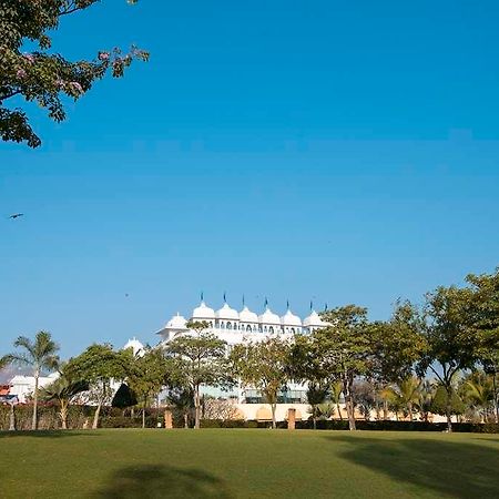Radisson Blu Udaipur Palace Resort & Spa Dış mekan fotoğraf