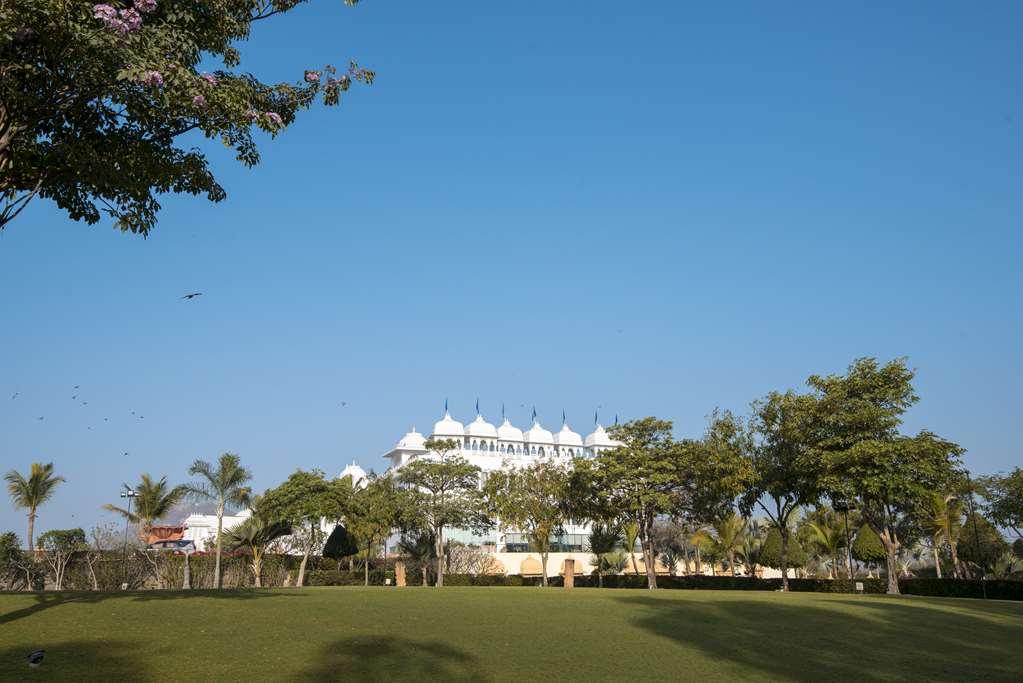 Radisson Blu Udaipur Palace Resort & Spa Dış mekan fotoğraf