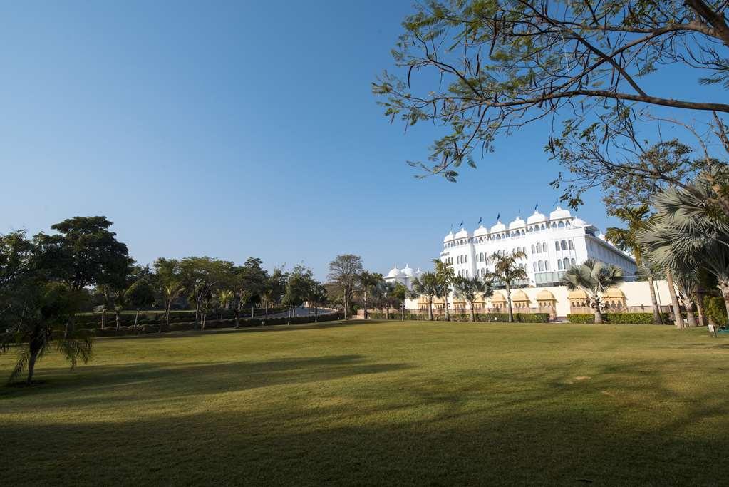 Radisson Blu Udaipur Palace Resort & Spa Dış mekan fotoğraf